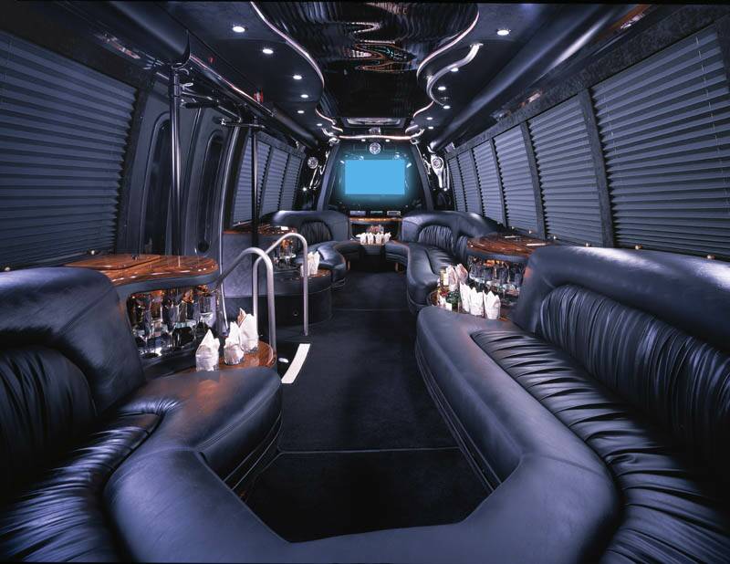 LimoBusInt4 op 800x618 jpg